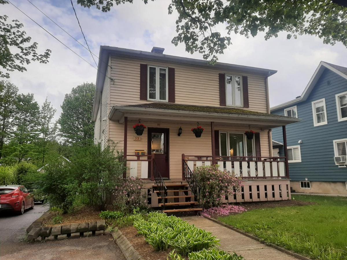 La Maison Aux Camelias Bed and Breakfast Coaticook Esterno foto