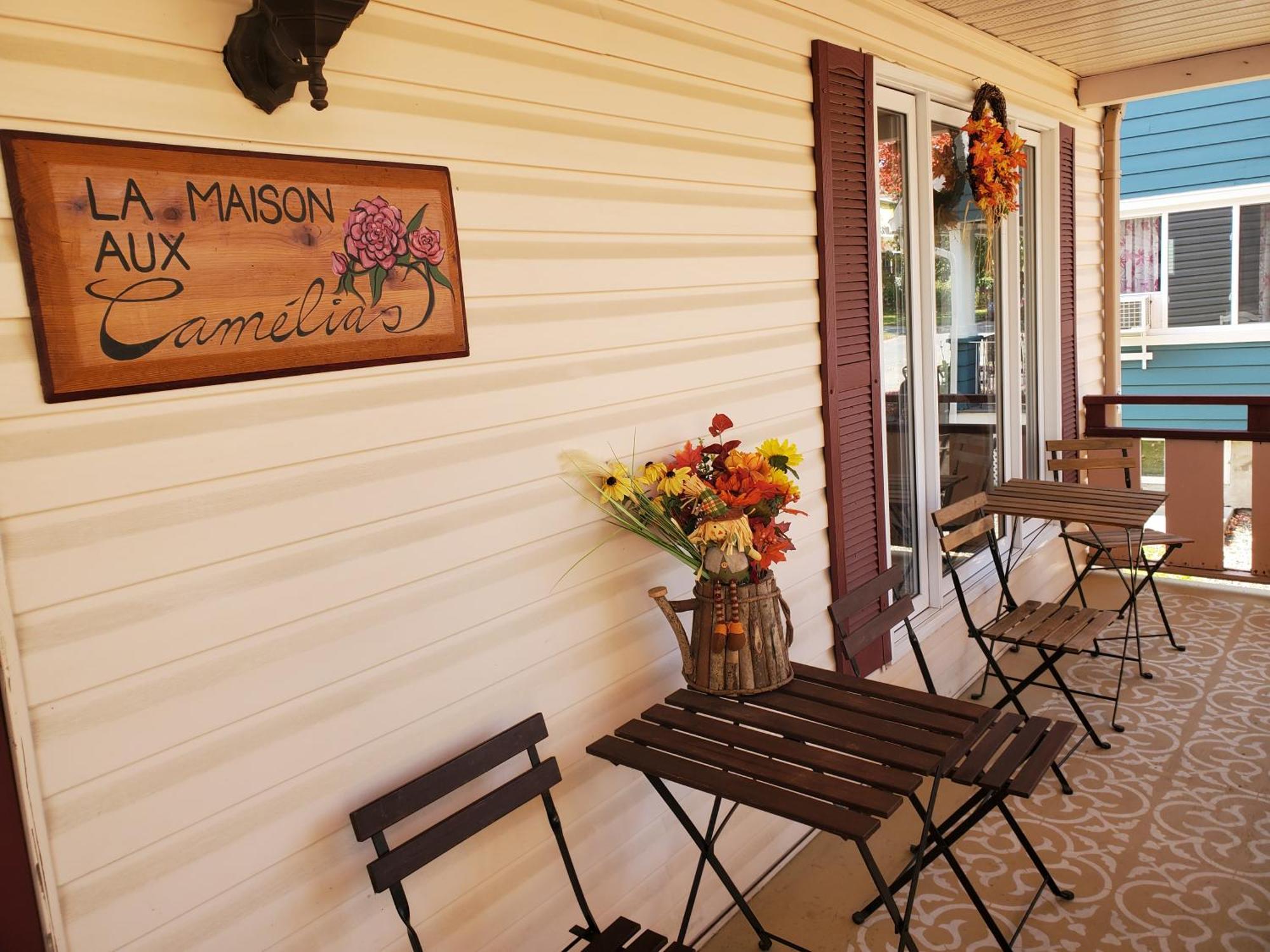 La Maison Aux Camelias Bed and Breakfast Coaticook Esterno foto